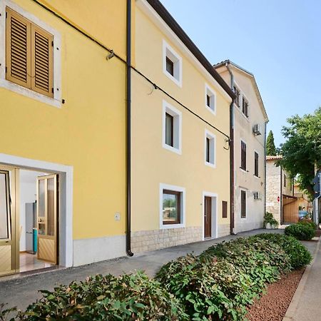 Apartman Ema Новиград Екстериор снимка