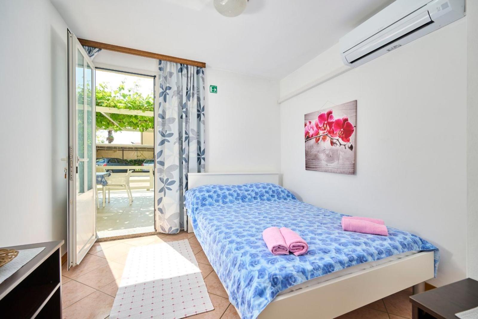 Apartman Ema Новиград Екстериор снимка