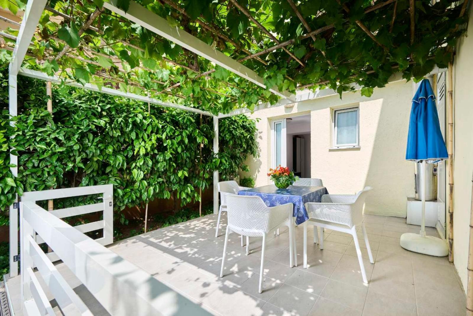 Apartman Ema Новиград Екстериор снимка